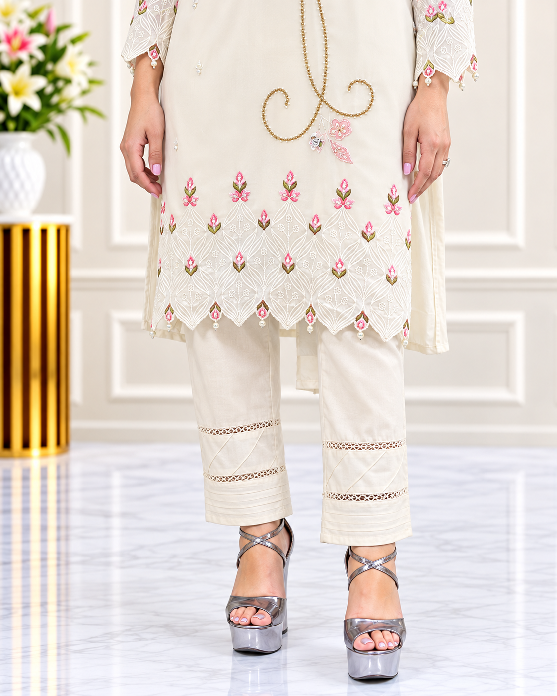 Zahra-E-Noor : Ivory Bloom Embroidered Suit with Floral Dupatta