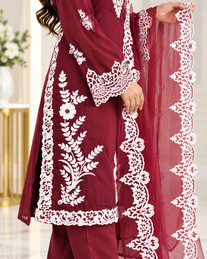 Zahra-E-Noor : Elegant Pakistani Lace-Bordered Suit