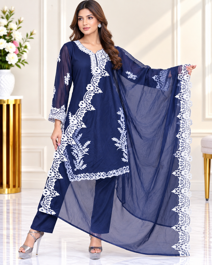Zahra-E-Noor : Elegant Pakistani Lace-Bordered Suit