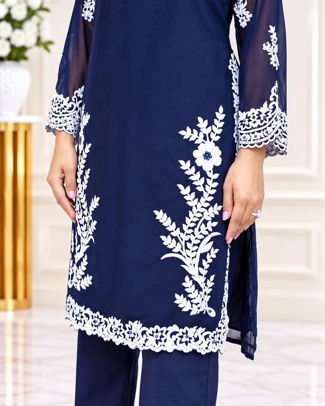 Zahra-E-Noor : Elegant Pakistani Lace-Bordered Suit