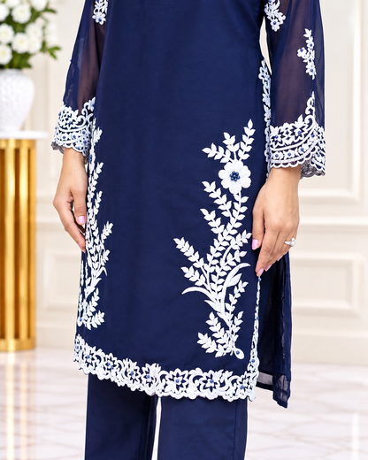 Zahra-E-Noor : Elegant Pakistani Lace-Bordered Suit