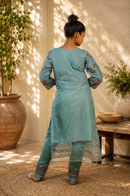 Zahra-E-Noor - Artwork Embroidered Pakistani Suit