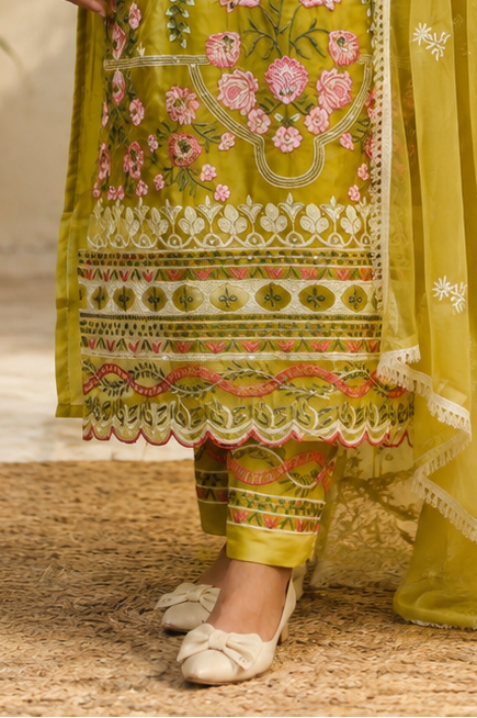Zahra-E-Noor - Artwork Embroidered Pakistani Suit