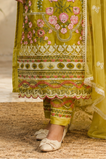 Zahra-E-Noor - Artwork Embroidered Pakistani Suit