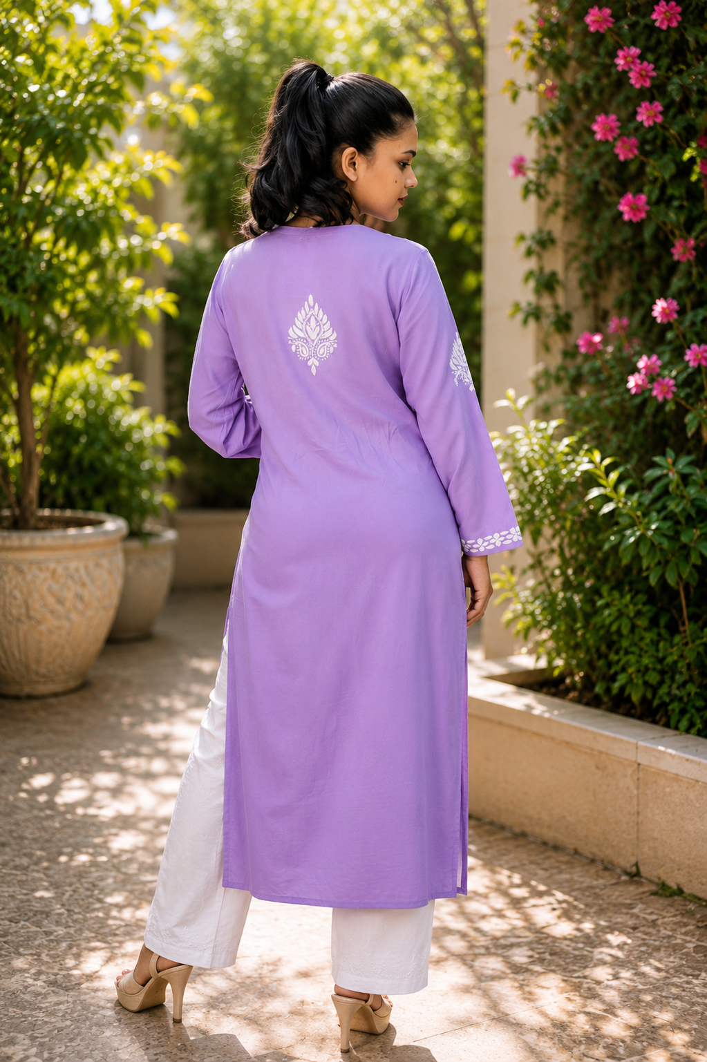 Noor-e-Lucknow - Chikankari Daisy Embroidered Kurta