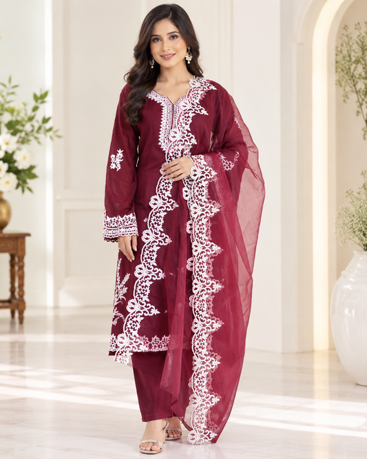 Zahra-E-Noor : Elegant Pakistani Lace-Bordered Suit