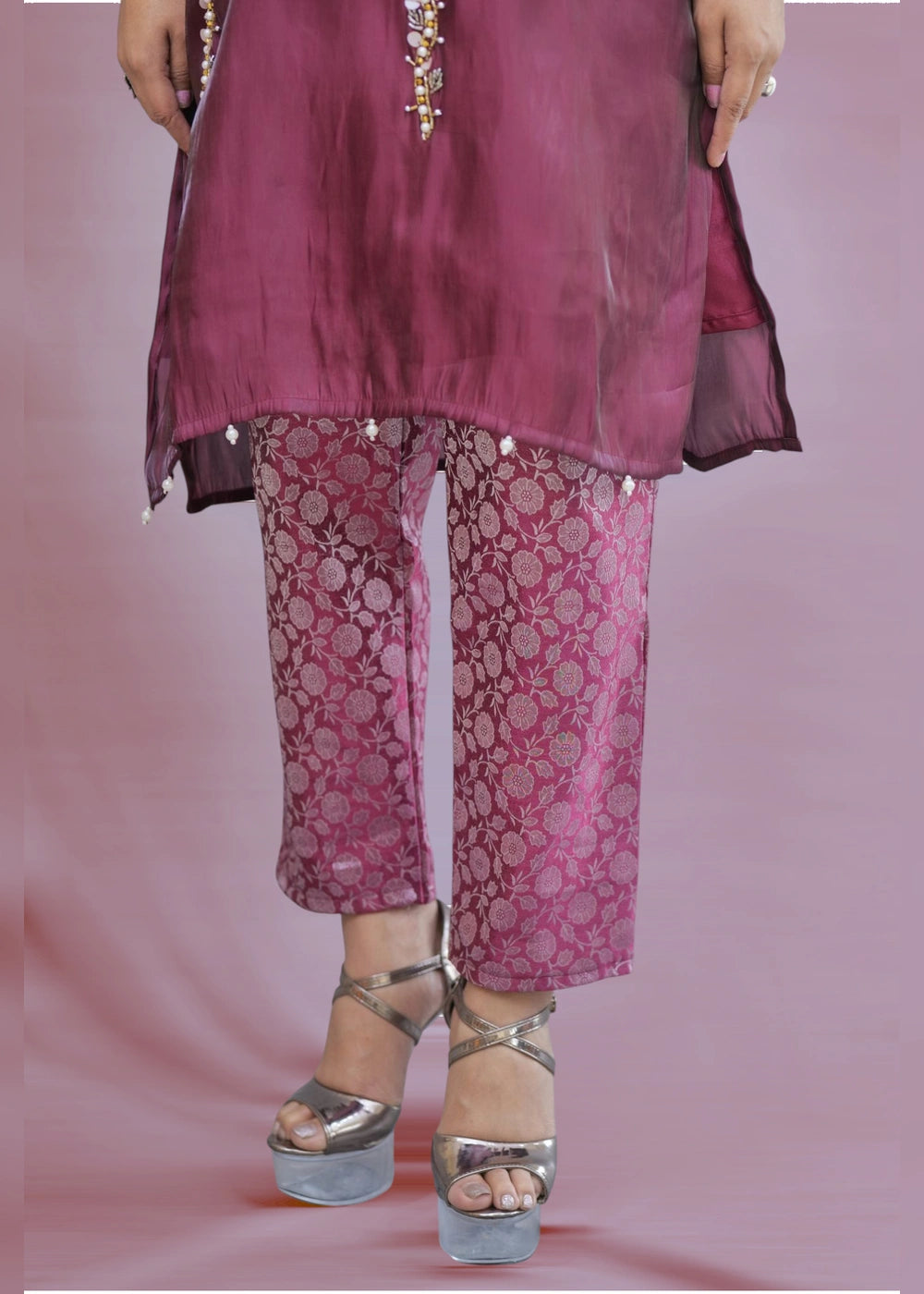 Embellished straight kurta