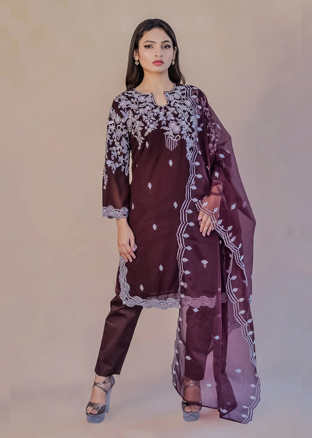 Embroidered straight kurta