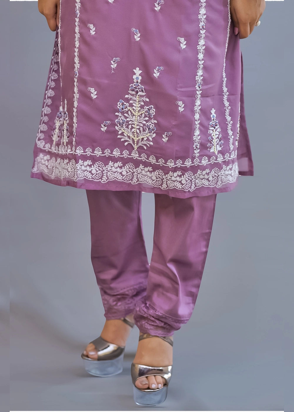 Straight embroidered kurta